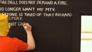 В Малайзии мужчину приговорили к 100 твитам с извинениями