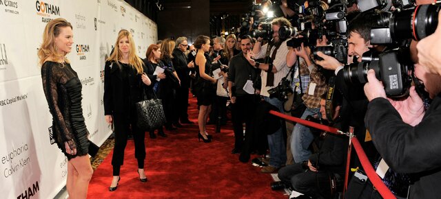 Как всучить ваш продукт в руки знаменитости?